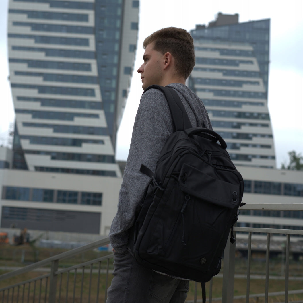 PLECAK POJEMNY 25L DO PRACY DO SPACERU DO PODRÓŻY Z MIEJSCEM NA LAPTOPA B00531 black