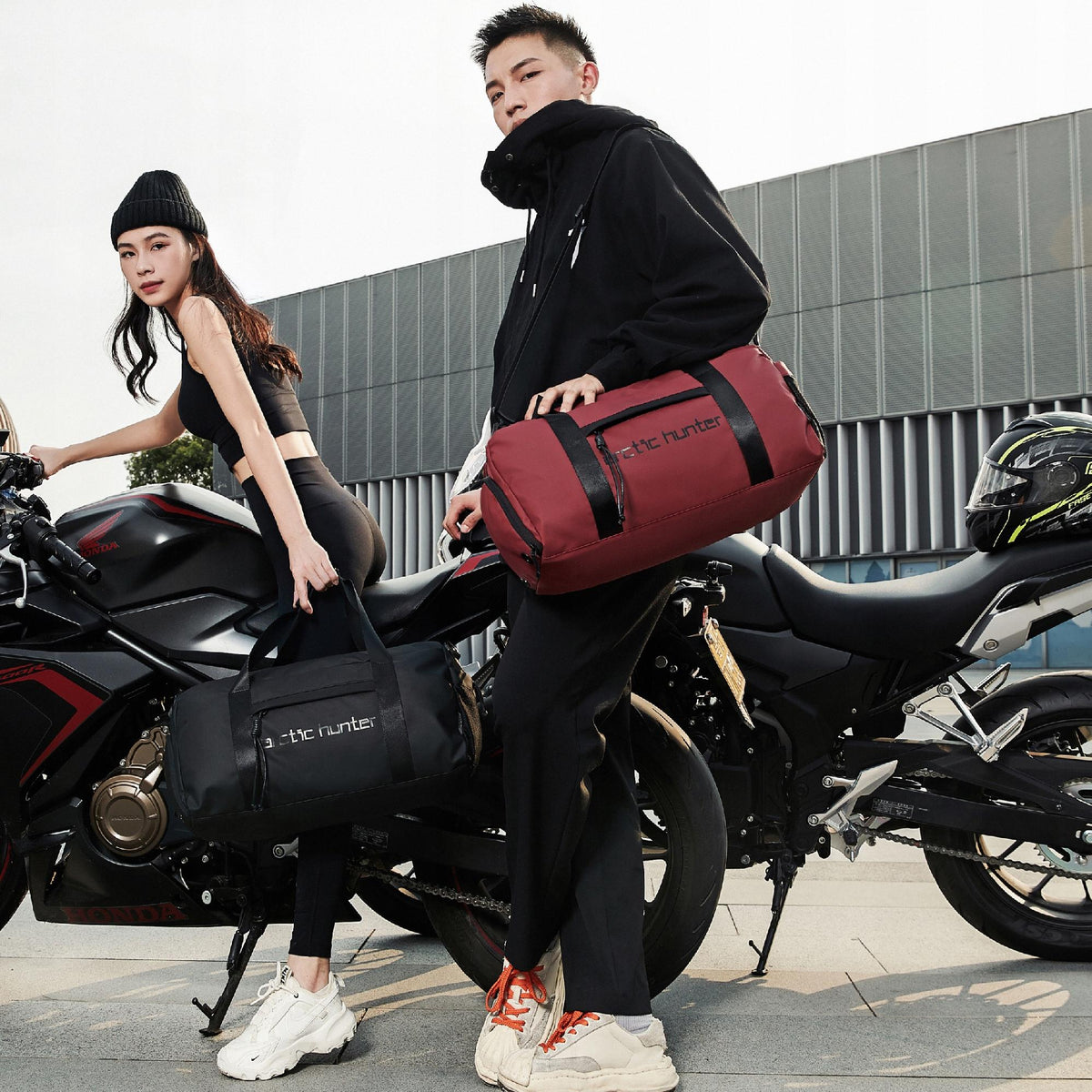 Czerwona torba sportowa 25 l pojemna, wodoodporna, miejska i młodzieżowa na każdy dzień Arctic Hunter LX00537 Red.