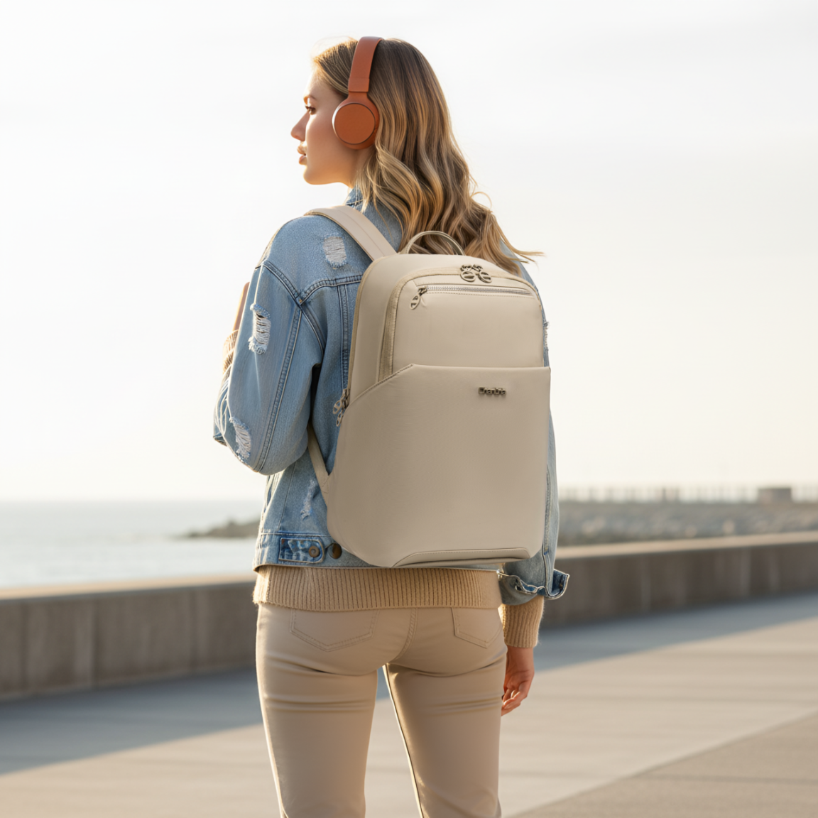 Plecak damski miejski Chantria elegancki | Na laptop 15,6" teczki A4 i książki | Do pracy na uniwersytet i styl biznesowy | Dwukomorowy | Pas na walizkę – Beżowy