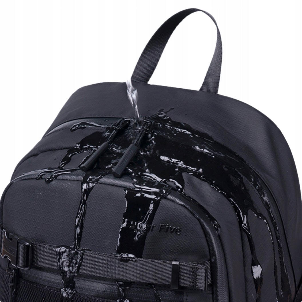 Czarny plecak miejski dla aktywnej młodzieży, 23 l, wodoodporny, na laptopa 15,6", podróżny. SUPER FIVE FB699 Black