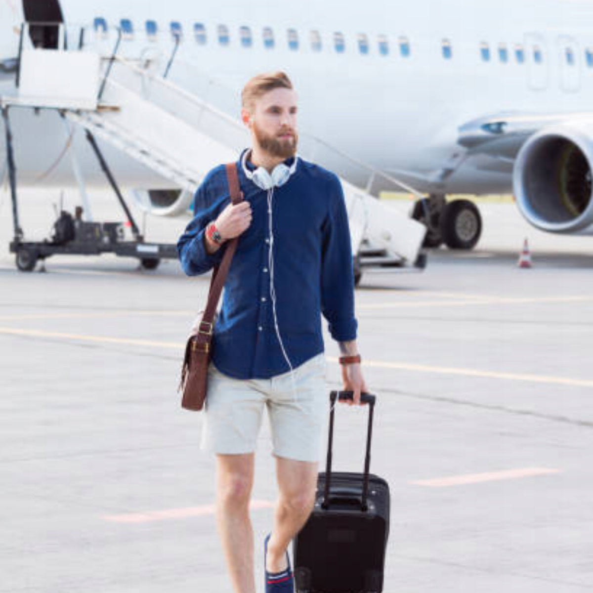 Walizka podróżna duża czarna na kółkach - pojemna, elegancka i wytrzymała do samolotu Wowbag 6910 L black