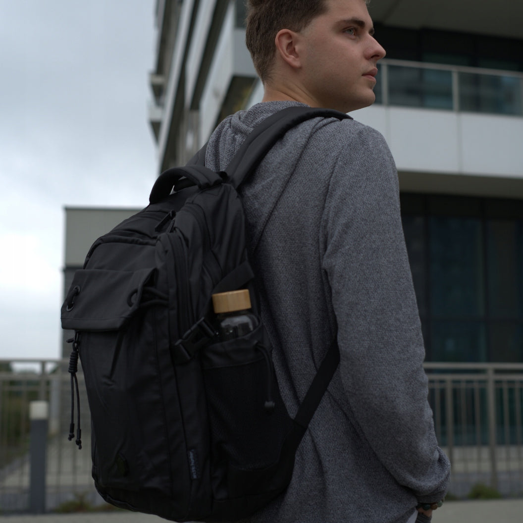 PLECAK POJEMNY 25L DO PRACY DO SPACERU DO PODRÓŻY Z MIEJSCEM NA LAPTOPA B00531 black