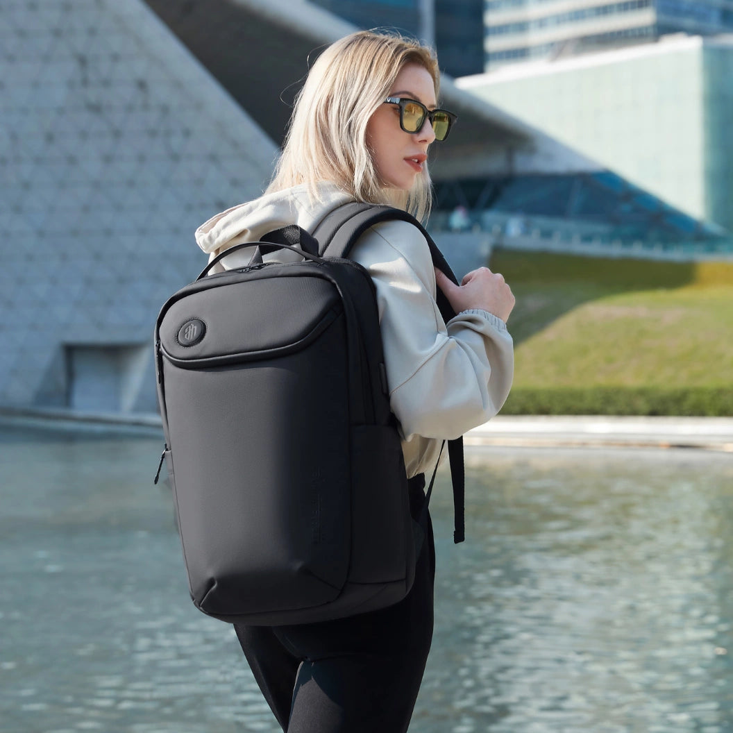 Black city backpack, business, laptop, 25L, elegant, perfect for work and travel. Arctic Hunter B00555 Black.