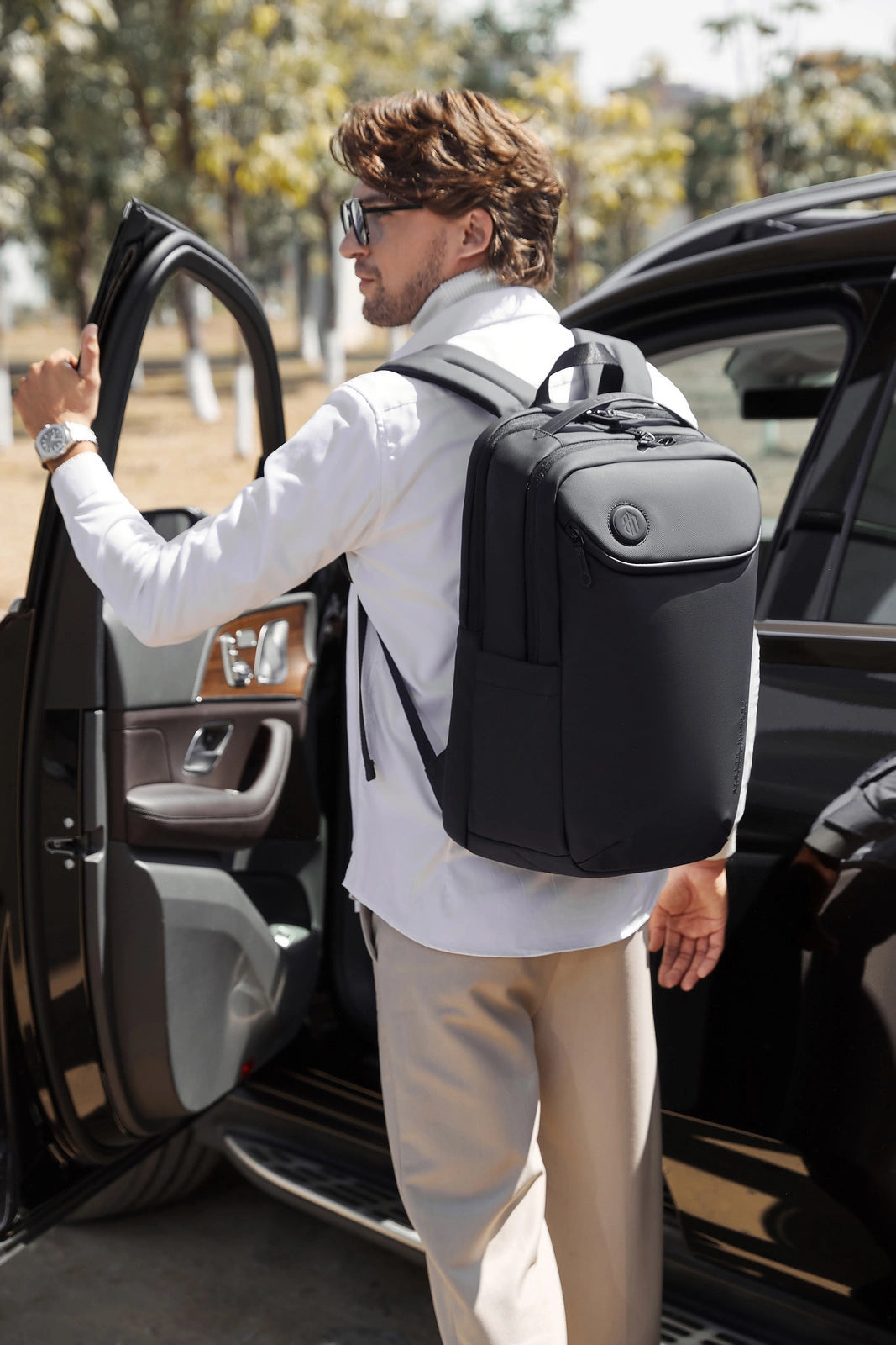 Black city backpack, business, laptop, 25L, elegant, perfect for work and travel. Arctic Hunter B00555 Black.