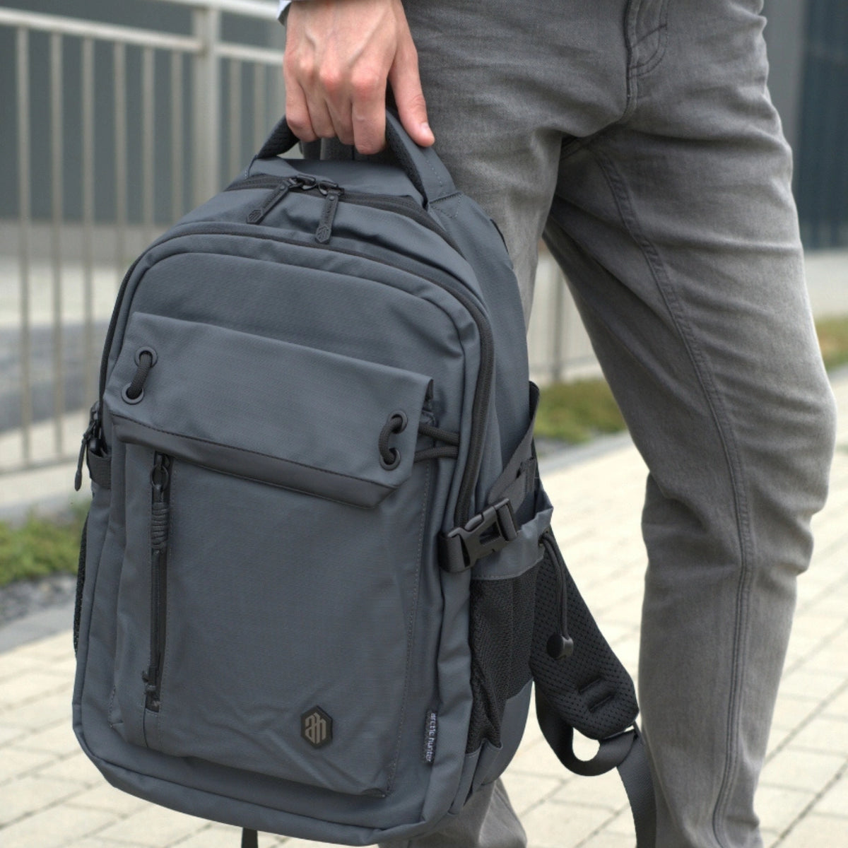 Gray youth city backpack, laptop-sized, 25L, perfect for college, university, and work. Arctic Hunter B00531 Gray.
