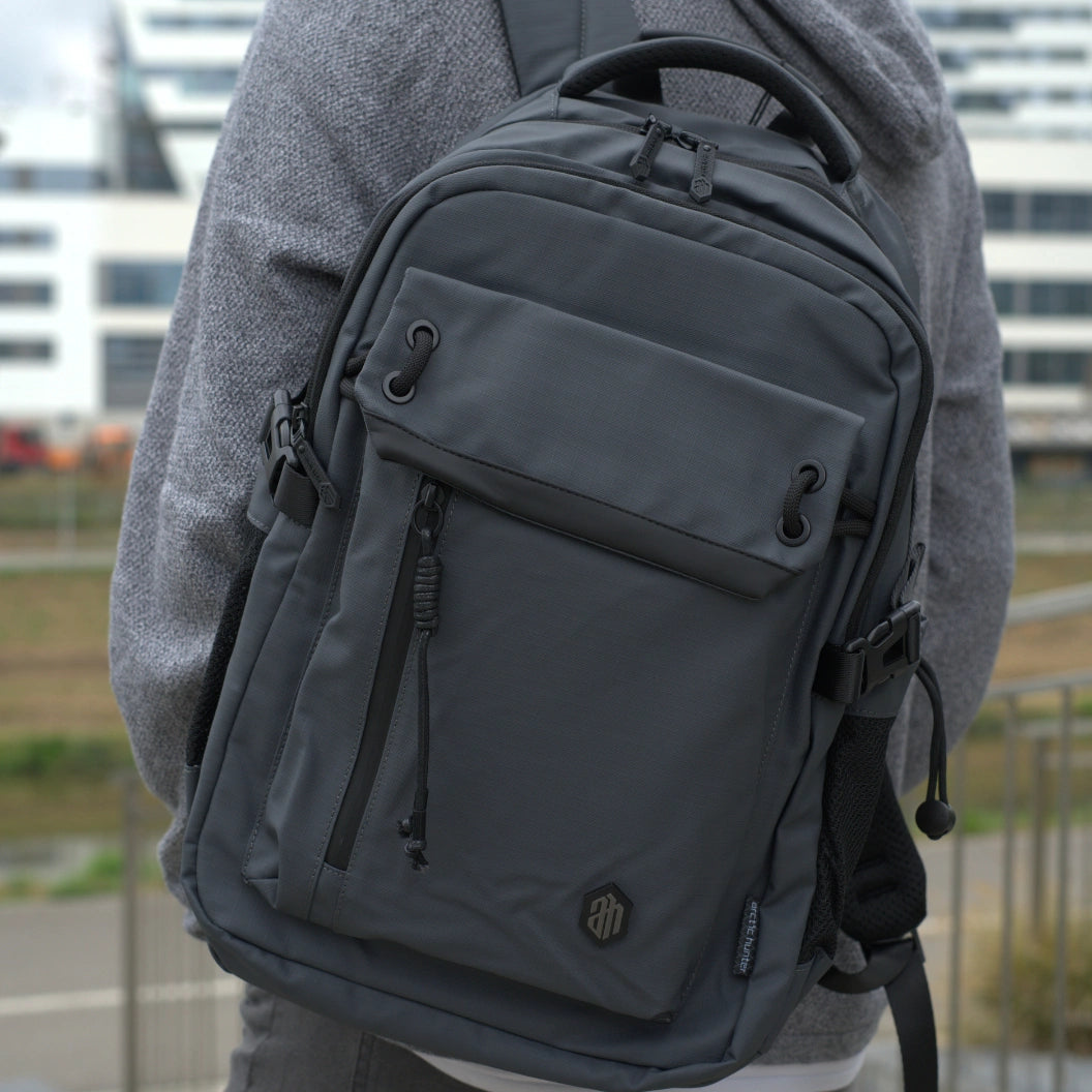 Gray youth city backpack, laptop-sized, 25L, perfect for college, university, and work. Arctic Hunter B00531 Gray.