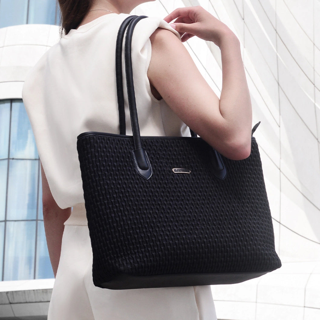 Women's classic black shopper bag, 17.9 l, spacious with a zipper for college and meetings. CHANTARIA CB800 Black.